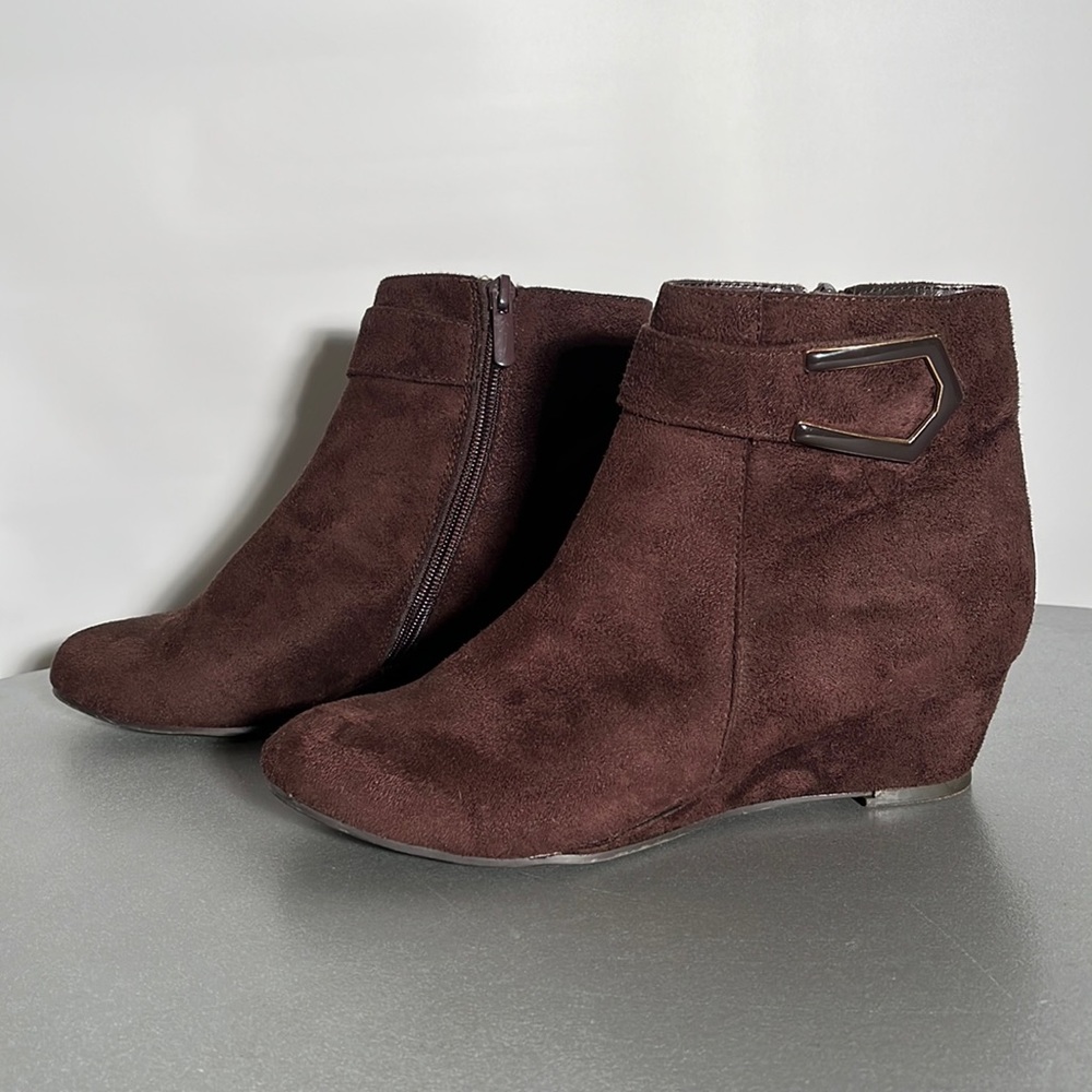 Impo Gander Size 6.5M Brown Boots 1.5” Wedge Heel Zipper Up Women’s Suede Feel